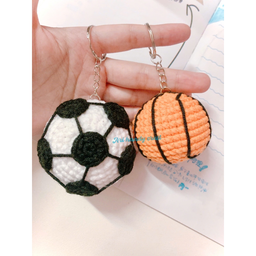 Móc khóa bóng đá, bóng rổ len handmade - football /basketball keychain