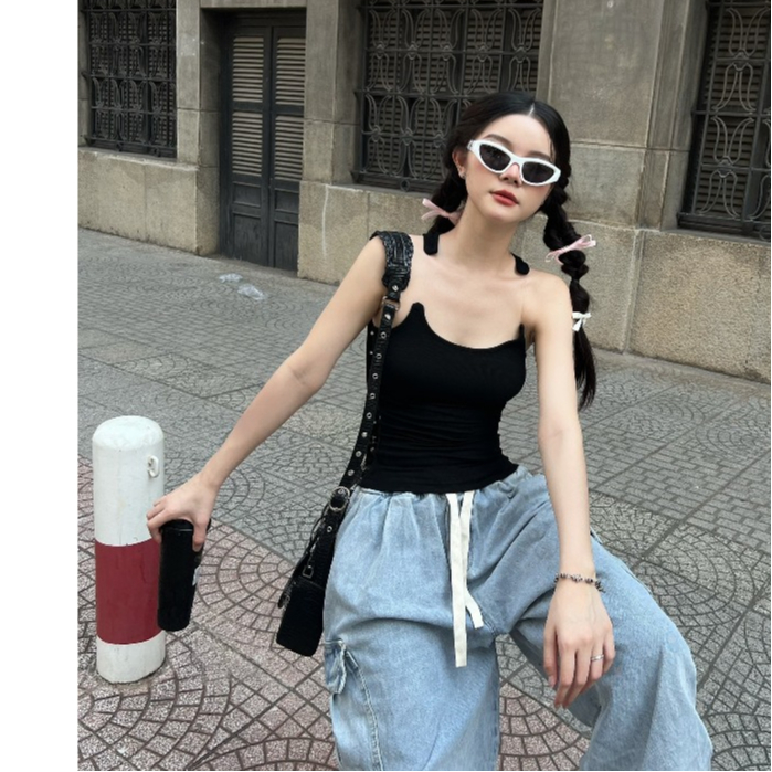 Áo đen dây cước tàng hình