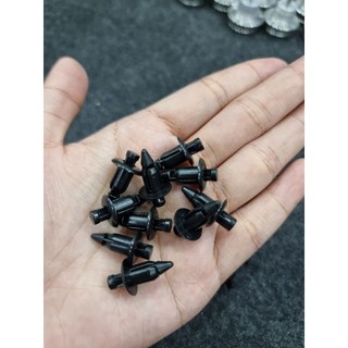 nút nhựa gắn dàn áo honda