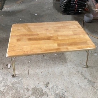 bàn gỗ cao su 50*80chân sắt cao 28cm