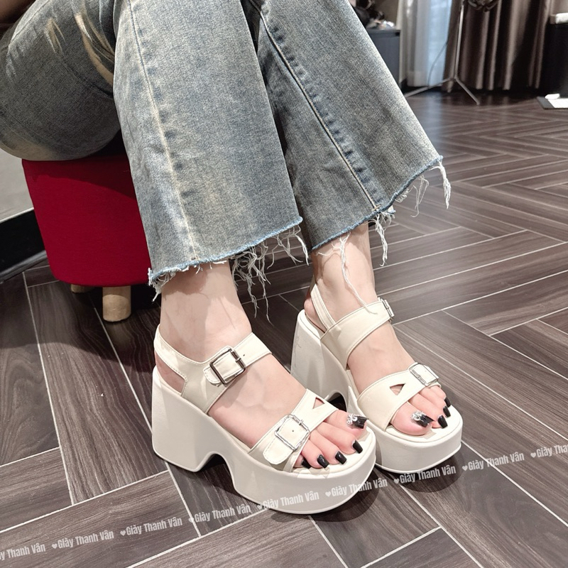 Sandan 2 quai khoá đế PU cao 10 phân nhẹ (D0170)