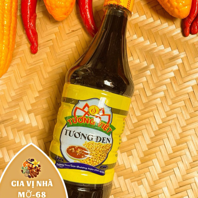 Tương đen Hoa Sen - chai 700gr