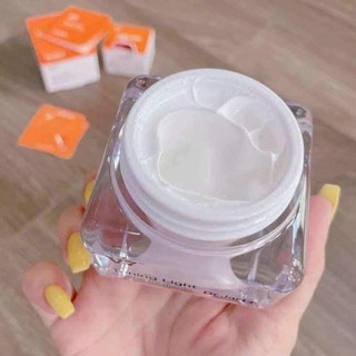 Kem dưỡng trắng, nâng tông da V7 Toning Bright/ Mặt nạ ủ trắng da mặt