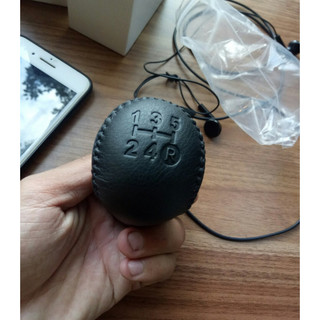 Tay nắm cần số da xe Toyota Innova (2006-2015), Toyota Fortuner, Hilux. OEM: 33504-0K150-C0