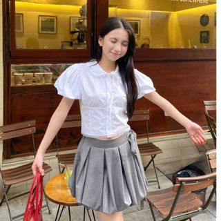 LOLLIE STUDIO - Áo sơ mi trắng cộc tay poplin cổ sen pha ren buộc nơ PATSY TOP - TKA409 thiết kế cao cấp dễ phối đồ