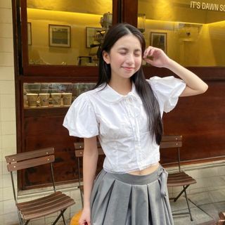 LOLLIE STUDIO - Áo sơ mi trắng cộc tay poplin cổ sen pha ren buộc nơ PATSY TOP - TKA409 thiết kế cao cấp dễ phối đồ