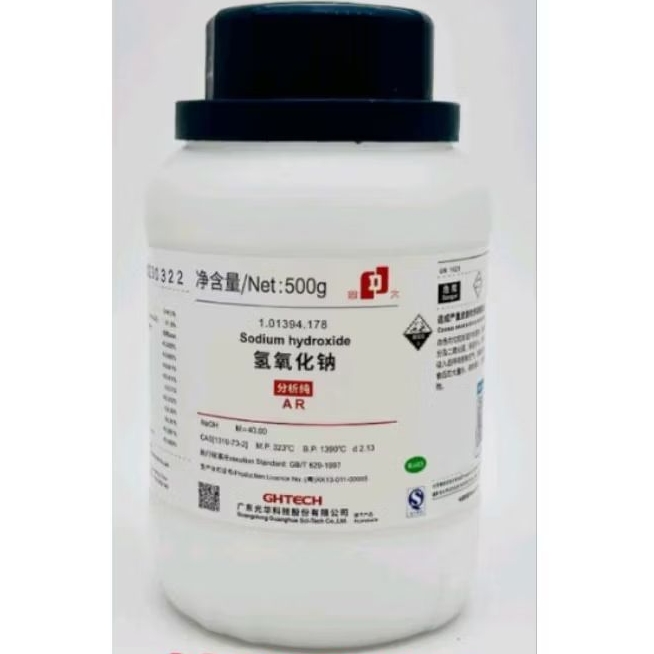 Hóa chất Sodium Hydroxide >96% (Natri hydroxit, NaOH, AR, Chai 500g, Xilong, Cas 1310-73-2)