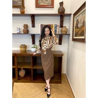 Chân váy A trơn dài xẻ sau