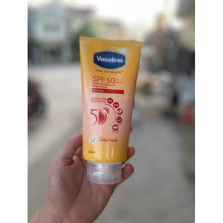 Sữa dưỡng thể dưỡng ẩm chống nắng dưỡng trắng da Vaseline 50X Healthy Bright SPF50+ PA++++ 300ml Thái Lan