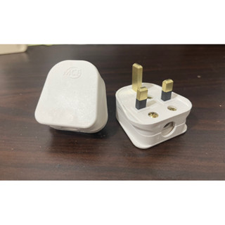 Phích cắm MCE tiêu chuẩn châu âu kiểu Anh có cực nối đất và cầu chì 13A - PUK