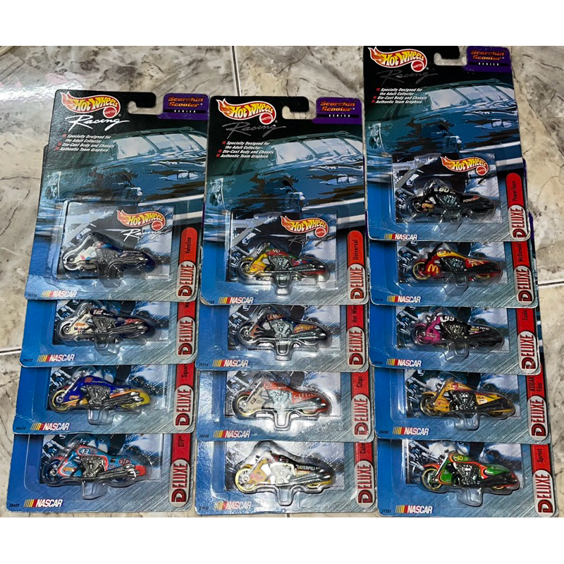 mô hình xe moto Racing Nascar Deluxe Scorchin Scooter chính hãng Hot Wheels tỉ lệ 1:64