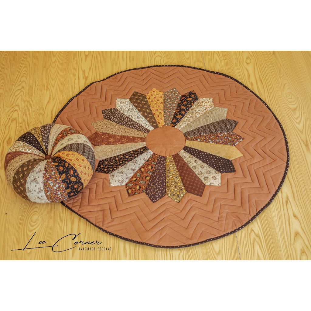 Thảm thiền ghép vải LEE CORNER, thảm tròn decor, thảm chống trượt, thảm thiền hoa cúc, thảm toạ