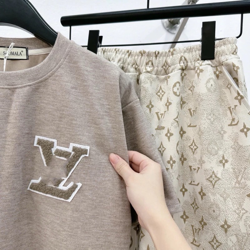 Set Áo Dài Tay Lờ V Màu Nâu Thêu Lông Xịn Xò Tăm Lông Thỏ Mix Quần Dài Hoạ Tiết Chữ | BigBuy360 - bigbuy360.vn