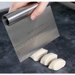 Chia bột / cắt bột bằng inox có chia vạch