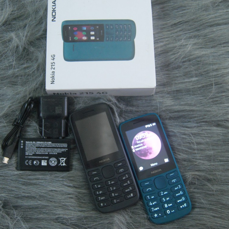 Điện thoại bàn phím 215 Sóng 4G 2sim, hỗ trợ thẻ nhớ ngoài trang bị màn hình LCD rộng 2.4 inch