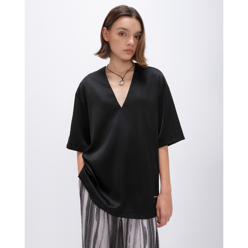 HIGHCHIC - MOLLE TOP - ÁO LỤA CỔ V XẺ SÂU - THIẾT KẾ SANG TRỌNG