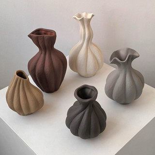 Bình gốm trừu tượng phong cách retro cổ điển kiểu dáng độc đáo mới lạ