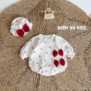   3-12kg  Body Xô Cherry 2 Nơ Đỏ NHÍM XÙ KIDS Cho Bé Gái Sơ Sinh Đầy Tháng Thôi Nôi Sinh Nhật B140 