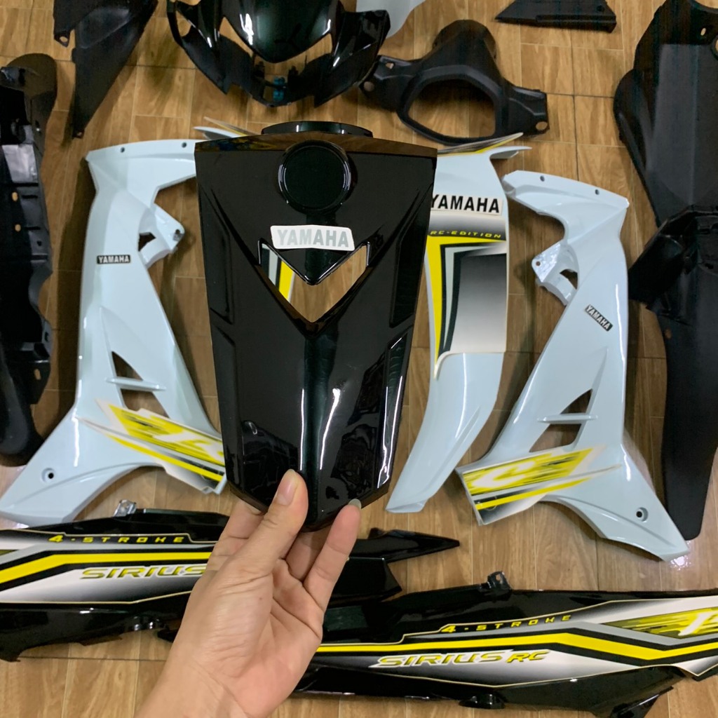 Bộ dàn áo xe sirius RC ,C110 màu TRẮNG ĐEN - nhựa nguyên sinh loại 1+tặng kèm tem