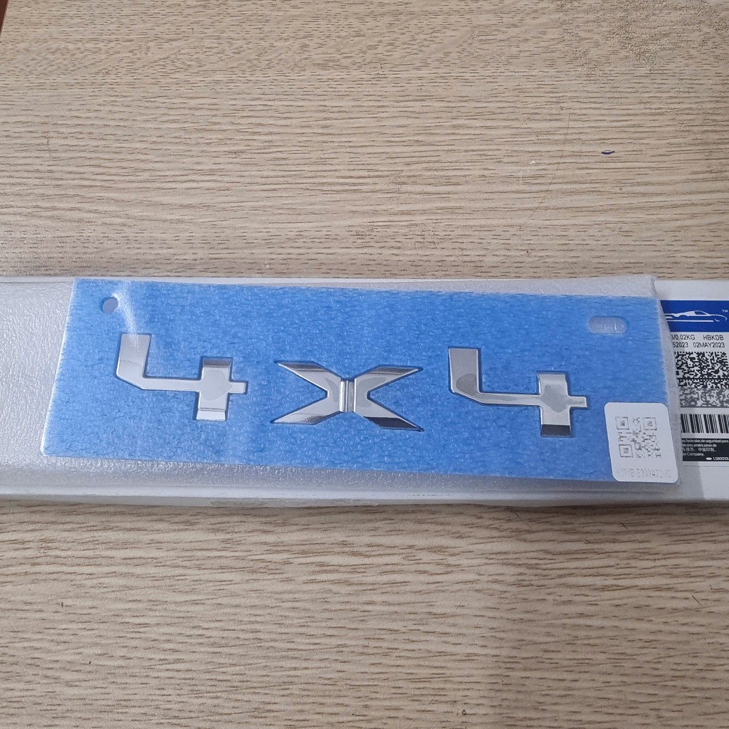 Tem chữ 4x4 crom dán cửa thùng sau Ford Ranger