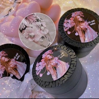 Gel khô nặn hoa màu trắng