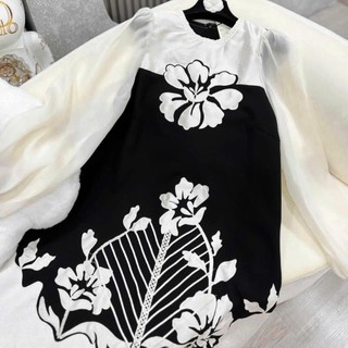 Siêu phẩm váy bầu thiết kế tay tơ hoa laze sang chảnh .
