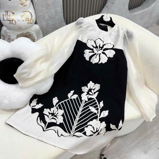 Siêu phẩm váy bầu thiết kế tay tơ hoa laze sang chảnh .