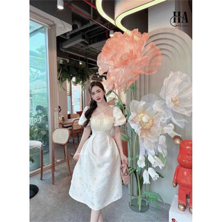 SALE váy tafta cao cấp đính hoa nổi hàng tkcc màu kem