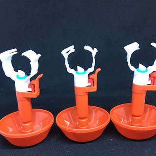10 Núm nước tự động cho gà.