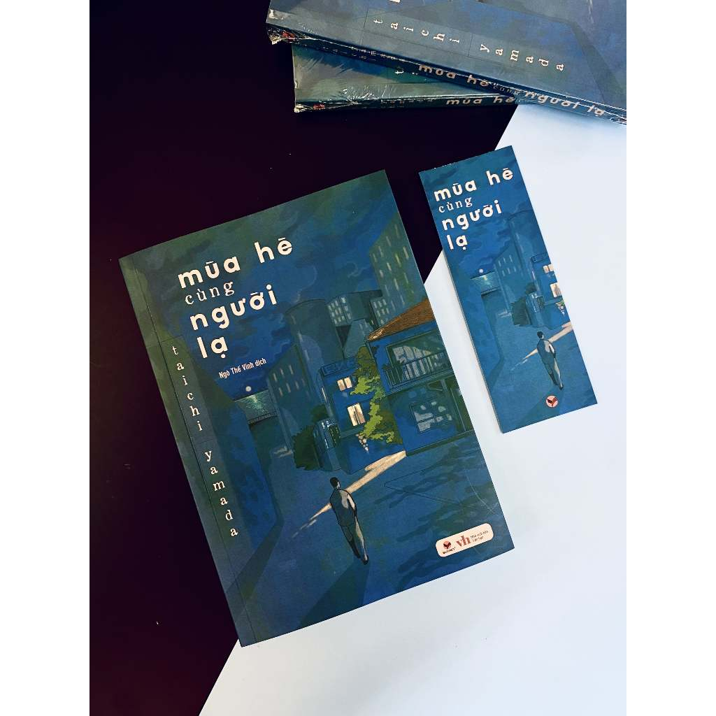 Sách - Mùa hè cùng người lạ - Bách việt