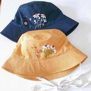 [ Tiệm Tháng Tư ] Nón Bucket Thêu Hoa Phối Nút Gỗ
