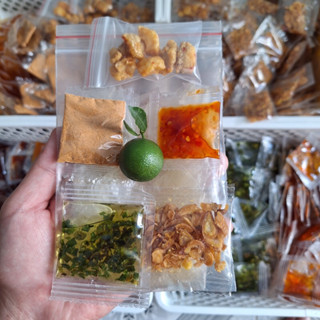 Bánh Tráng Dẻo Ủ Bơ ngũ vị trộn- Tóp Mỡ - Sốt Bò Cay - Ớt Rim Mật Ong - Sate - Muối Tôm Nhuyễn - Mỡ Hành - Hành Phi