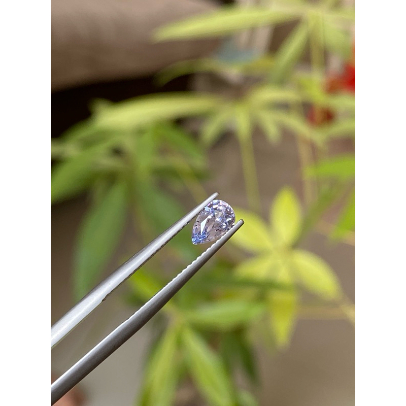 Spinel trắng xanh