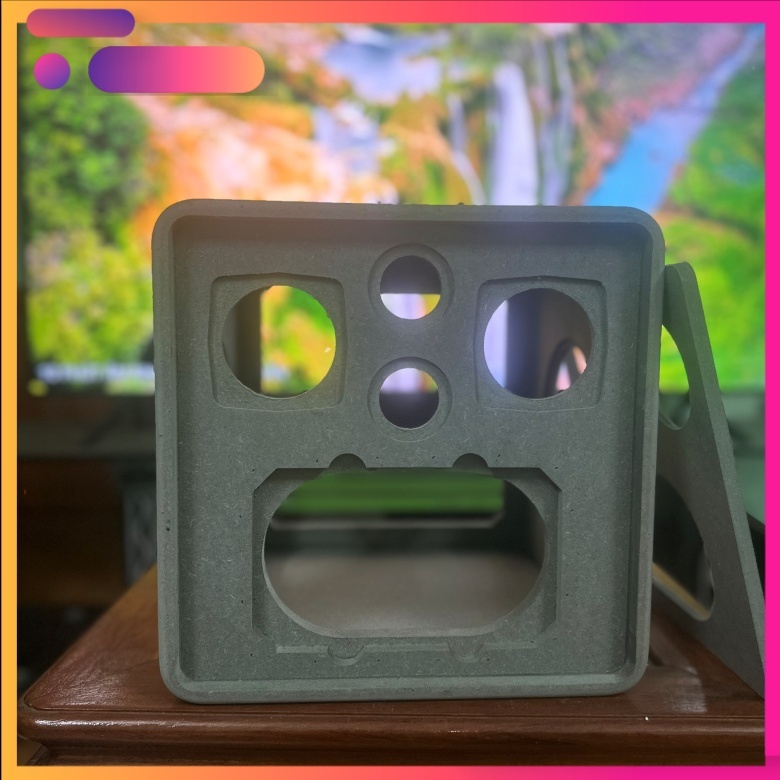 Box loa dáng vuông có tay xách và kèm thông hơi cho combo bombox 3