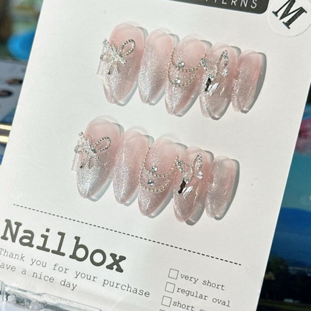 M81 - Nailbox - Móng tay giả đính charm đá soobin nailbox (ảnh tự chụp)