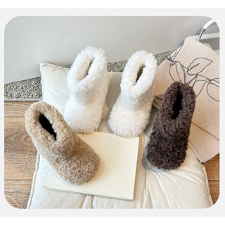 Giày boots cho bé • Boots lông xù ấm áp phong cách hàn quốc cho bé (sẵn trắng 23,24,30,31.nâu nhạt 23, 28.nâu đậm 29)