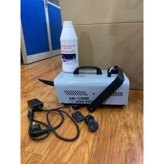 (Tặng 0.5L DD đặc pha 5L) Máy Phun Tuyết 1200W Trang trí Noel, Giáng sinh - Có remote