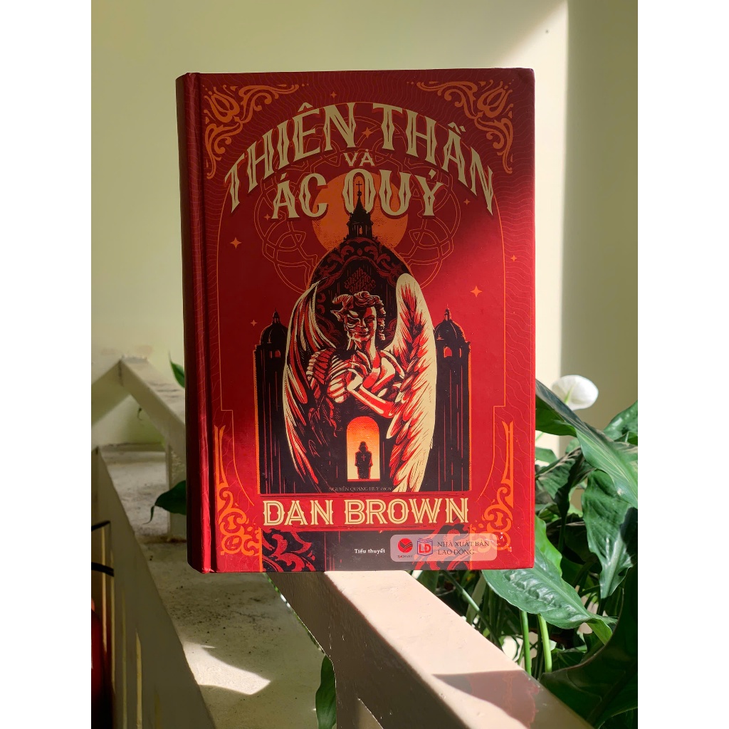 Sách - Thiên thần và ác quỷ - Bách việt