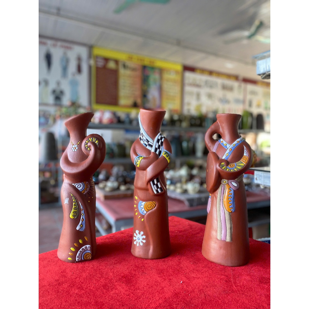 Lọ Hoa Gốm  Đỏ Cô Gái 3 Miền Bát Tràng - Cách Điệu