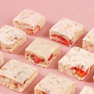    Thơm ngon - mới lạ   Combo 1000g Bánh sữa dê dâu tây sấy khô mềm ngon ăn ngon tốt cho sức khỏe 