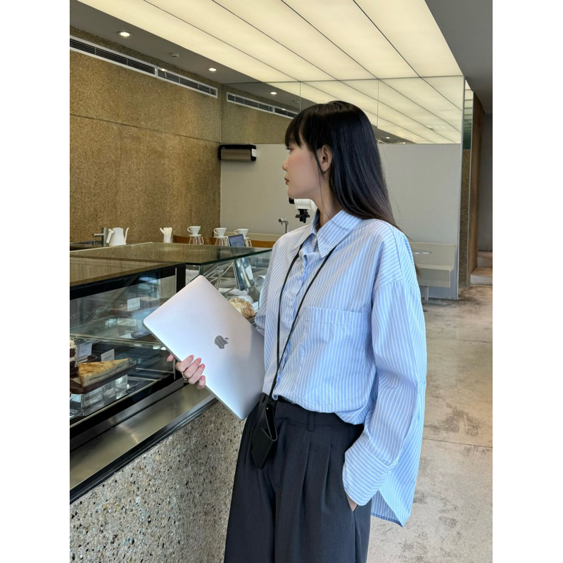 Áo sơmi sọc form rộng | 𝐒𝐎𝐌𝐒 | 𝐒𝐞𝐞𝐬𝐨𝐧 𝐒𝐡𝐢𝐫𝐭