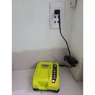 Sạc pin Ryobi 40V 6A 295W điện 220V