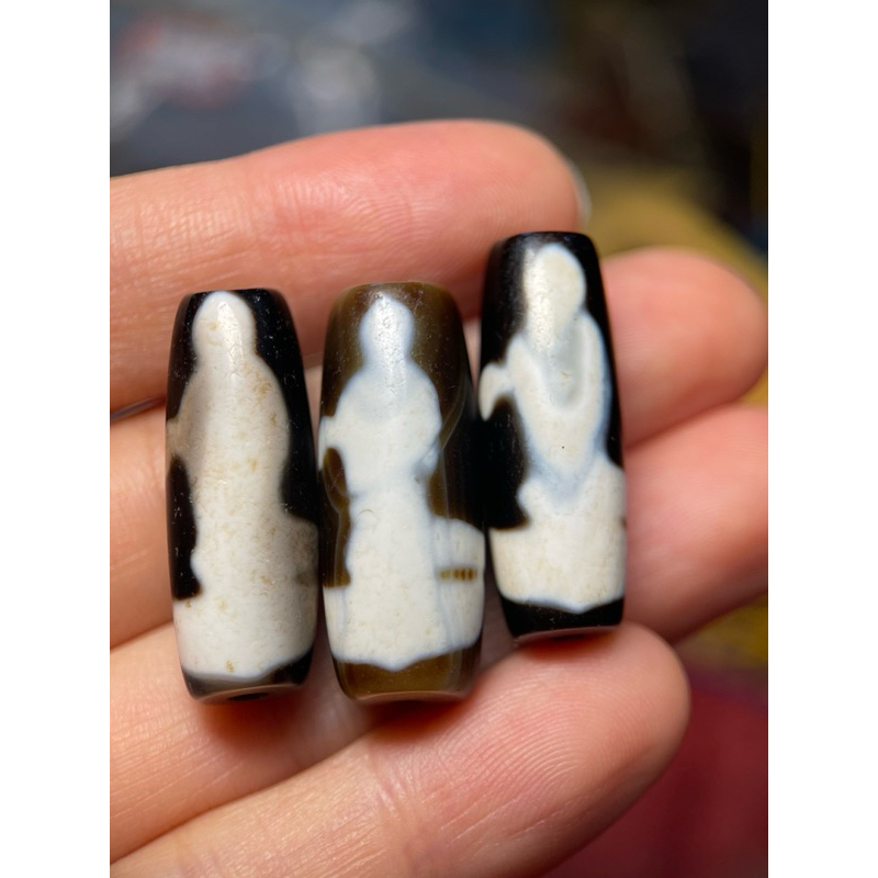 1 viên dzi quan âm tibet size 28*10mm đen trắng