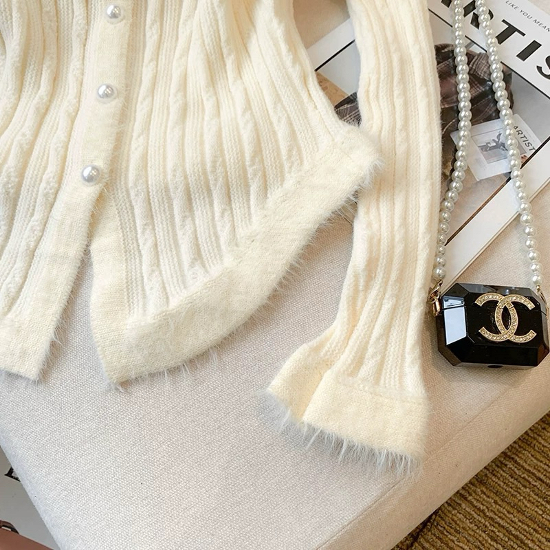 Áo len pha lông trắng cao cấp phối cúc ngọc | BigBuy360 - bigbuy360.vn