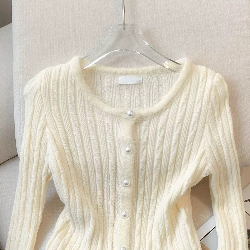 Áo len pha lông trắng cao cấp phối cúc ngọc | BigBuy360 - bigbuy360.vn