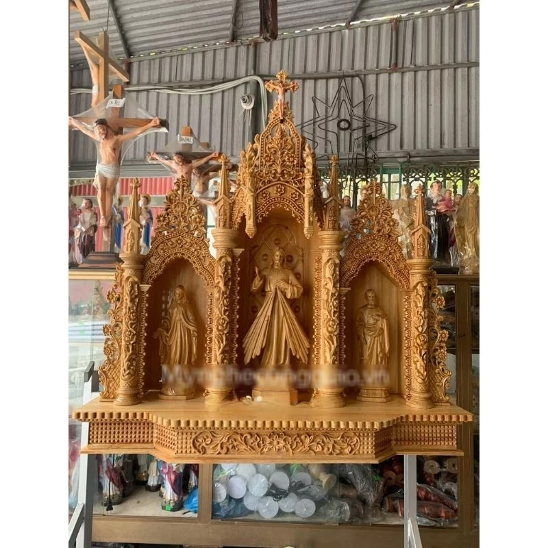 Bộ bàn thờ chúa bằng gỗ + tượng công giáo ( lòng thương xót, đức mẹ ban ơn, thánh giuse thợ)