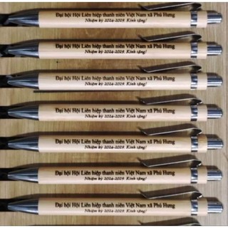 Bút bi vỏ gỗ khắc tên theo yêu cầu làm quà tặng