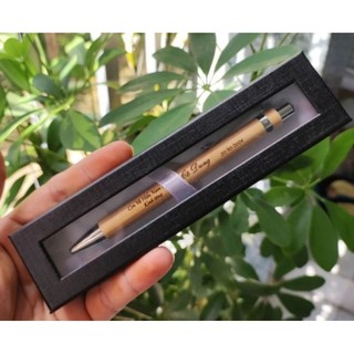 Bút bi vỏ gỗ khắc tên theo yêu cầu làm quà tặng