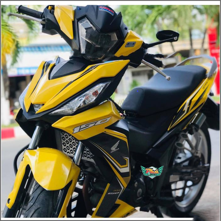 Tem Winner V1 Vàng đen tổ ong (D)