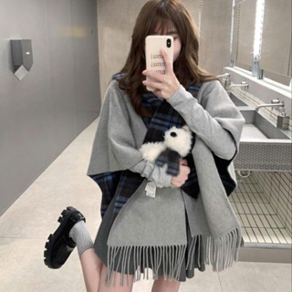 Áo choàng khăn kèm mũ dạ lông ép kẻ caro tua rua tiểu thư